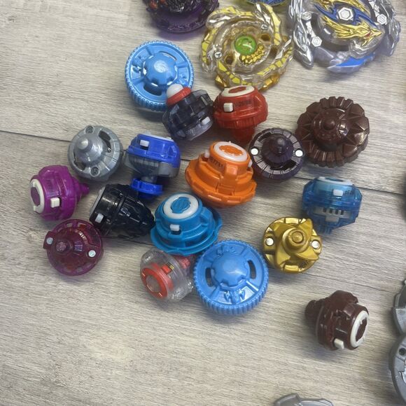 Assorted Large Lot of Beyblade Bay Blades Launchers Parts Metal & Plastic - Picture 6 of 14